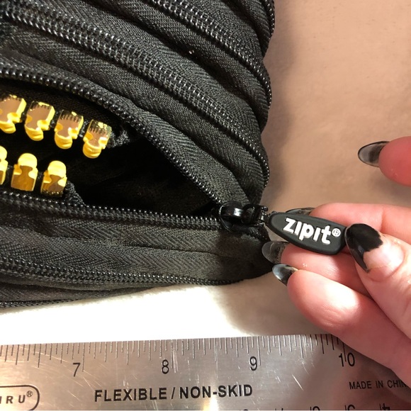 FINAL SALE- LEAVING CLOSET- NO FURTHER DISCOUNTS - Picture 3 of 9